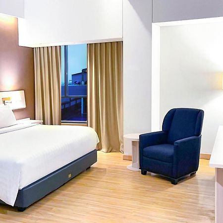 Hotel Harper Palembang By Aston Exterior foto