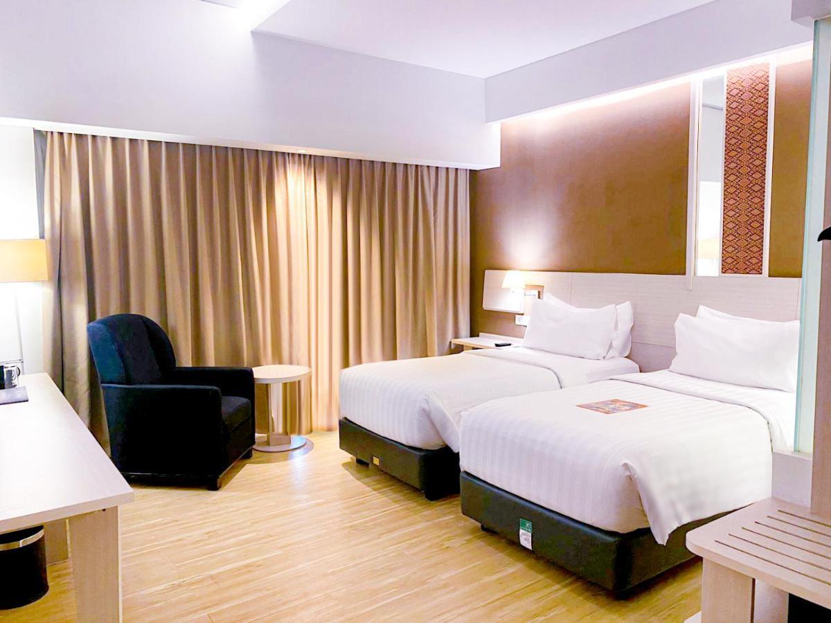 Hotel Harper Palembang By Aston Exterior foto