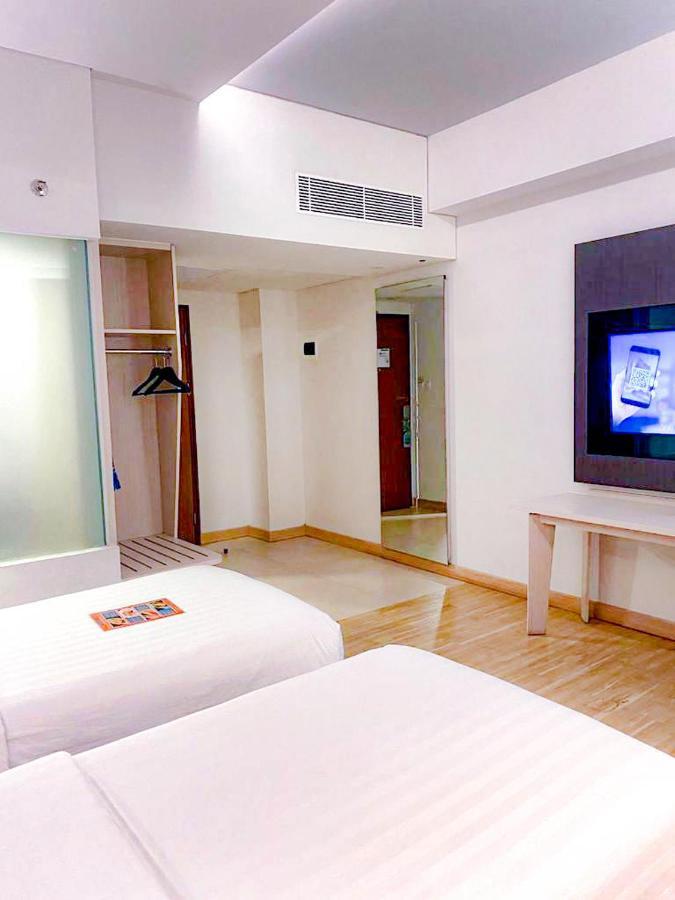 Hotel Harper Palembang By Aston Exterior foto