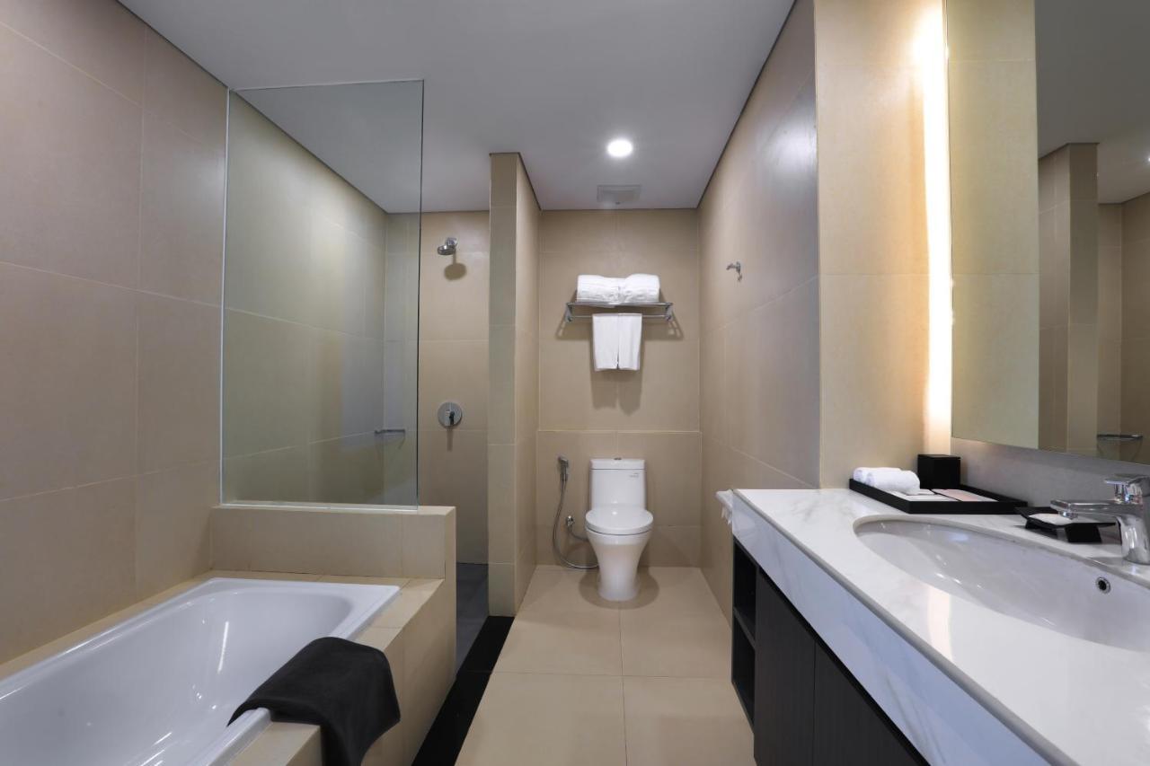 Hotel Harper Palembang By Aston Exterior foto