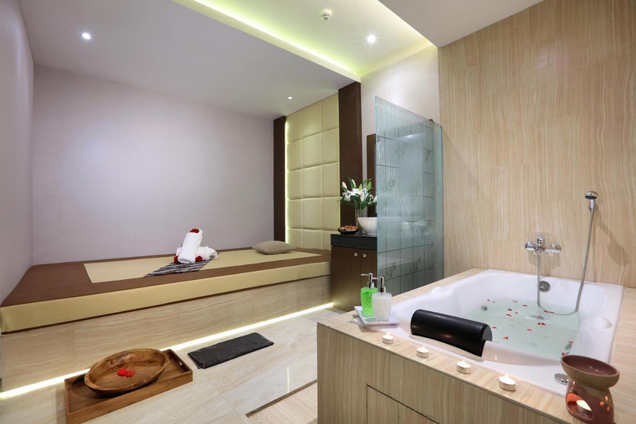 Hotel Harper Palembang By Aston Exterior foto