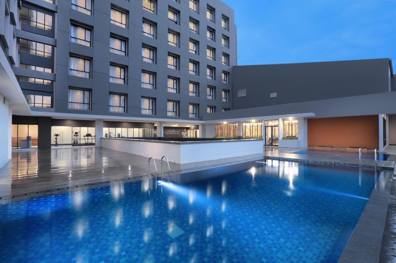 Hotel Harper Palembang By Aston Exterior foto