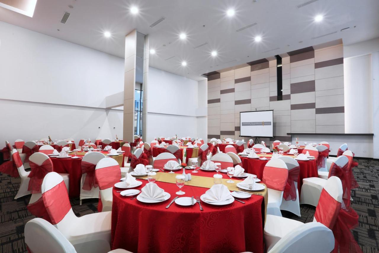 Hotel Harper Palembang By Aston Exterior foto