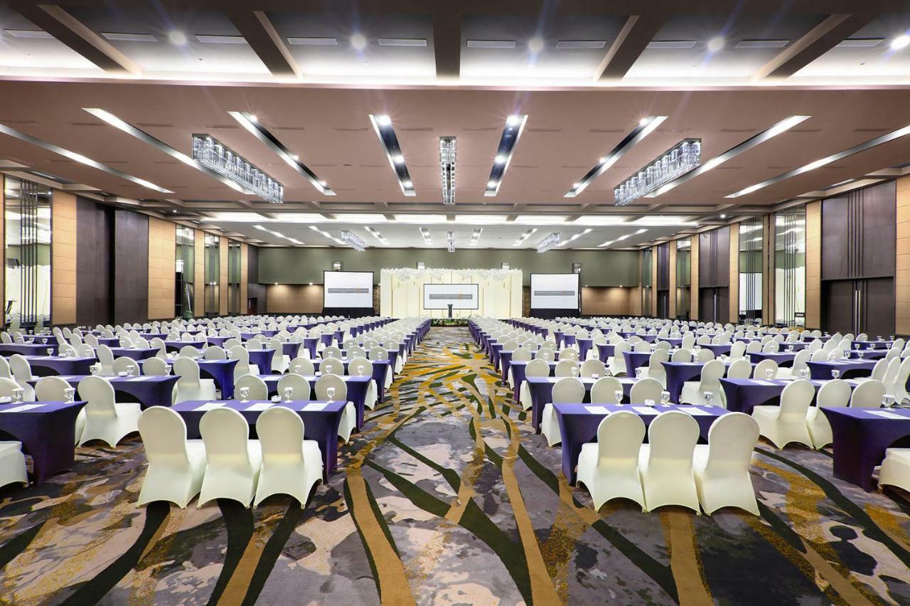 Hotel Harper Palembang By Aston Exterior foto